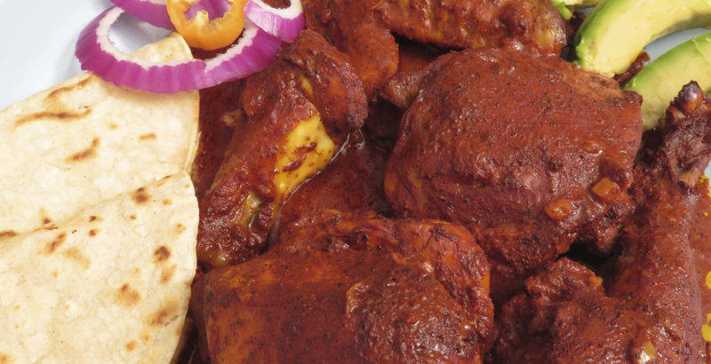 POLLO EN ACHIOTE ROGELIO BUENO