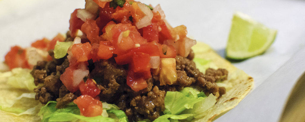 TOSTADAS RASPADAS CON PICADILLO