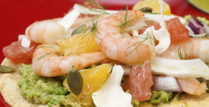 TOSTADAS MAIZADA CON CAMARONES