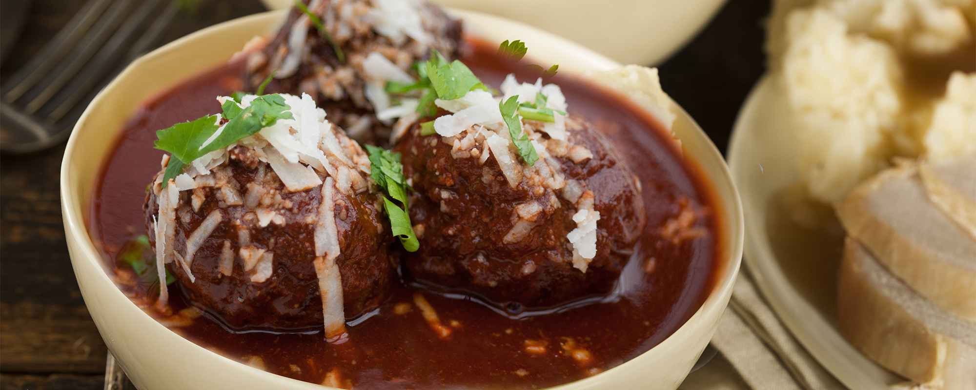 ZAPATA´S CHILI WITH ROGELIO BUENO ADOBO